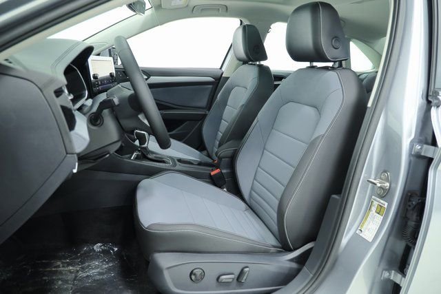New 2025 Volkswagen Jetta SE image 28