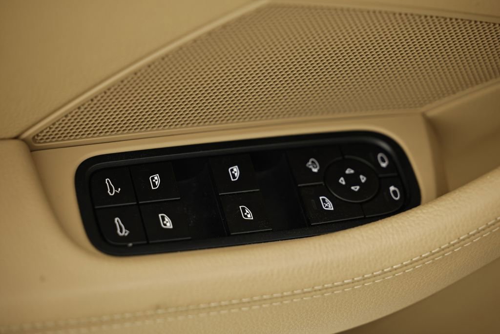 Certified 2023 Porsche Panamera image 20