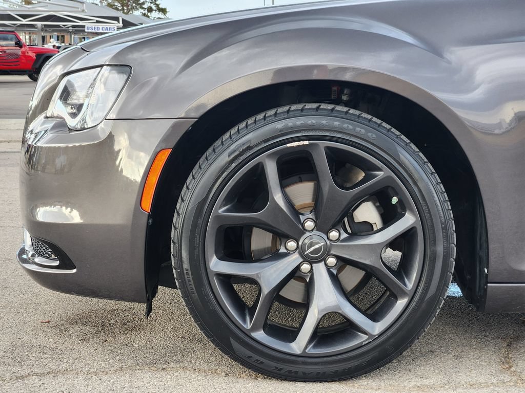 Used 2023 Chrysler 300 Touring w/ Sport Appearance Package RWD image 9