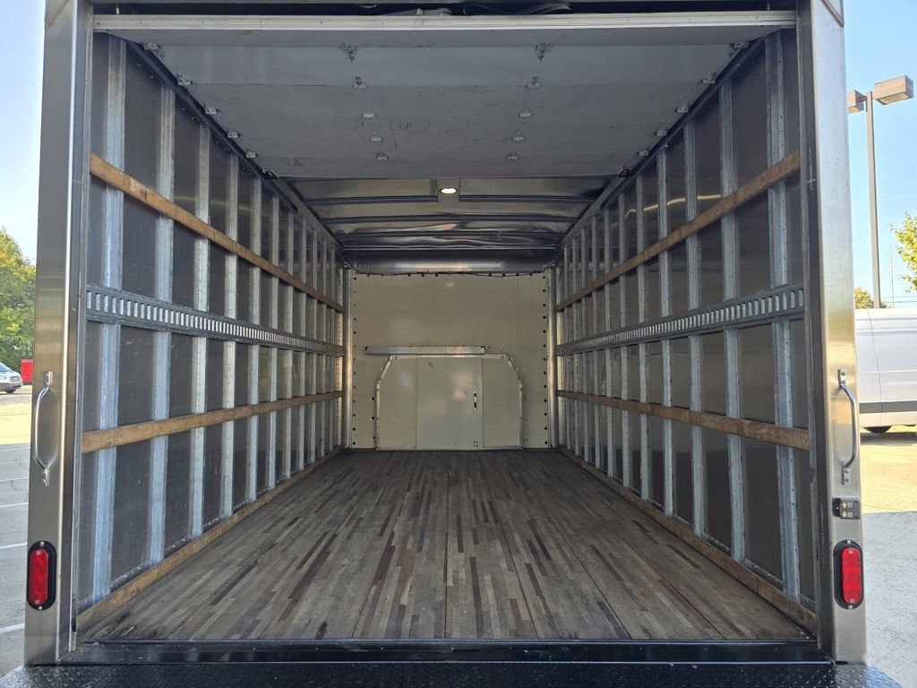 Used 2021 Ford E-450 and Econoline 450 Super Duty w/ Power Windows & Locks Group image 20