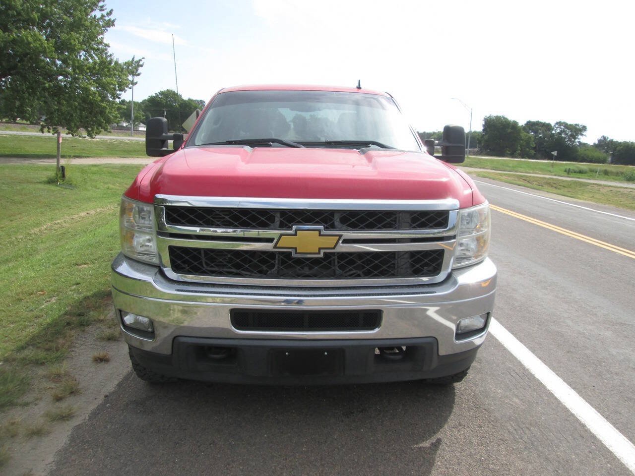 Used 2011 Chevrolet Silverado 2500 LT w/ Interior Plus Package AWD/4WD image 7