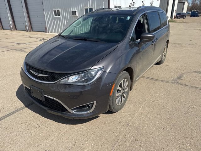 Used 2020 Chrysler Pacifica Touring-L Plus FWD image 3