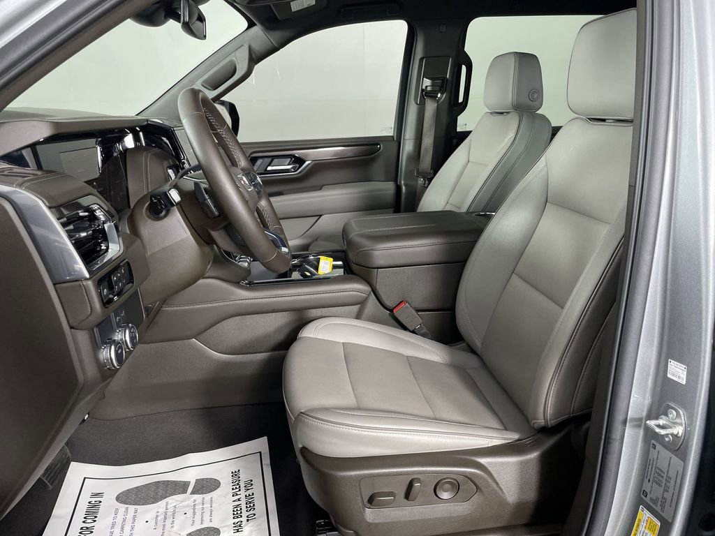 Used 2025 GMC Yukon XL Elevation image 18
