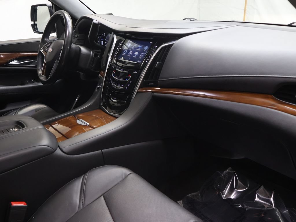 Used 2020 Cadillac Escalade Luxury AWD/4WD image 10
