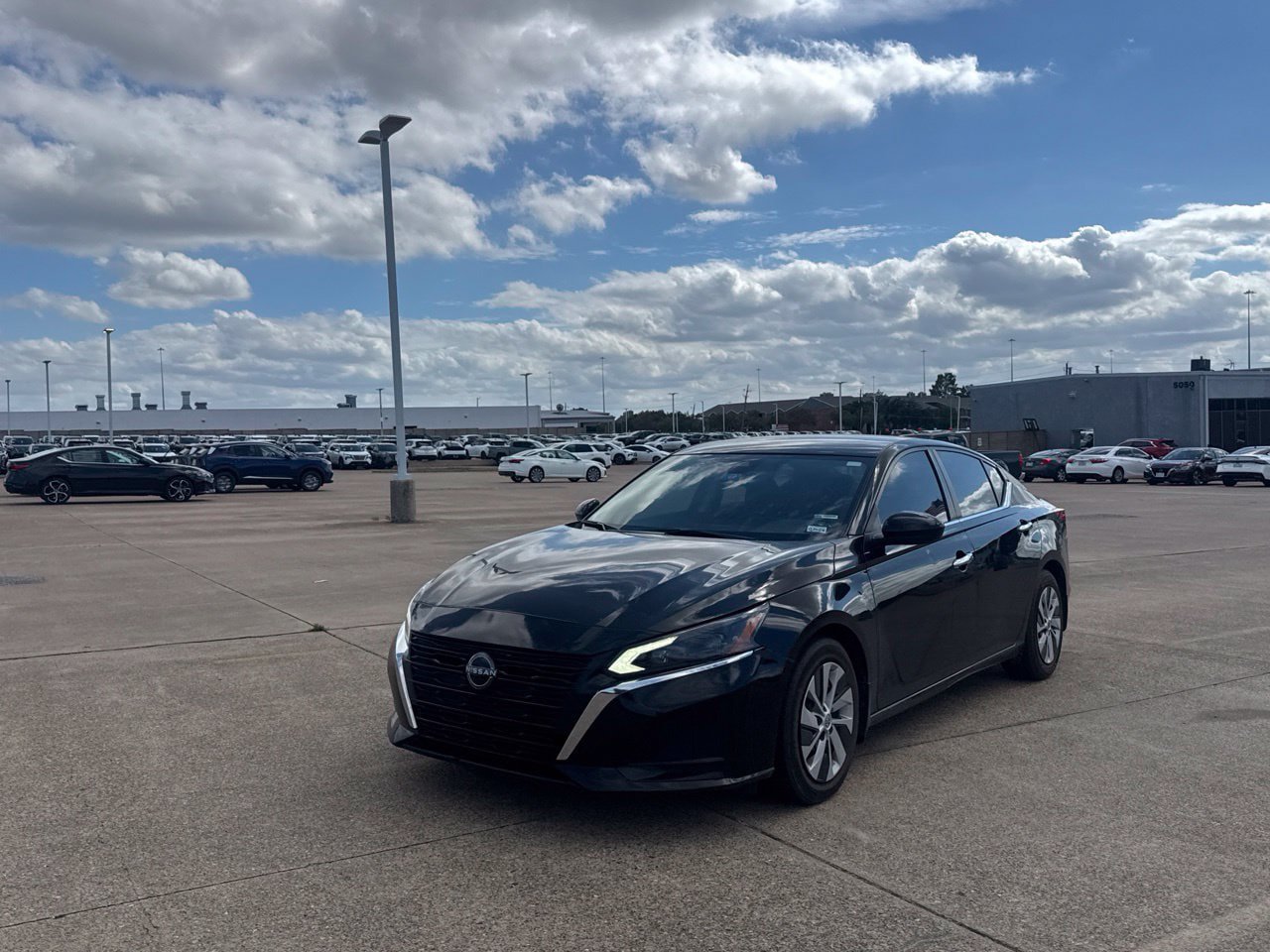 Used 2023 Nissan Altima 2.5 S FWD image 10
