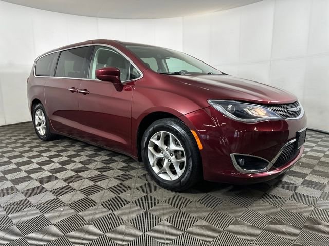 Used 2019 Chrysler Pacifica Touring Plus w/ Tire & Wheel Group video 2