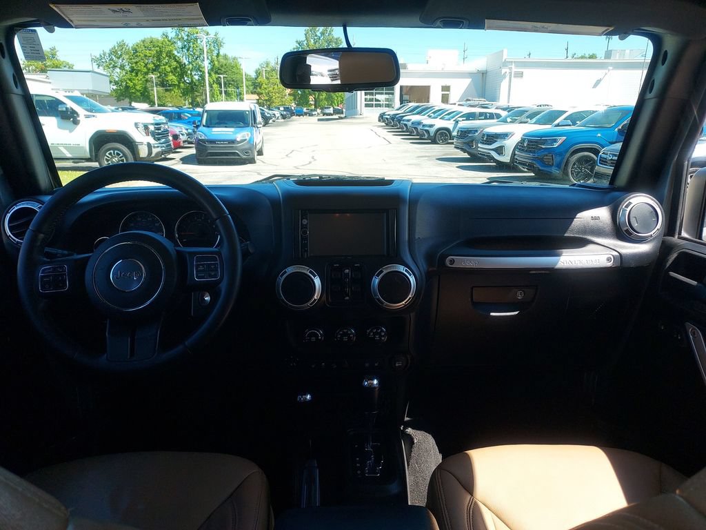Used 2016 Jeep Wrangler Unlimited Sahara w/ Connectivity Group AWD/4WD image 9