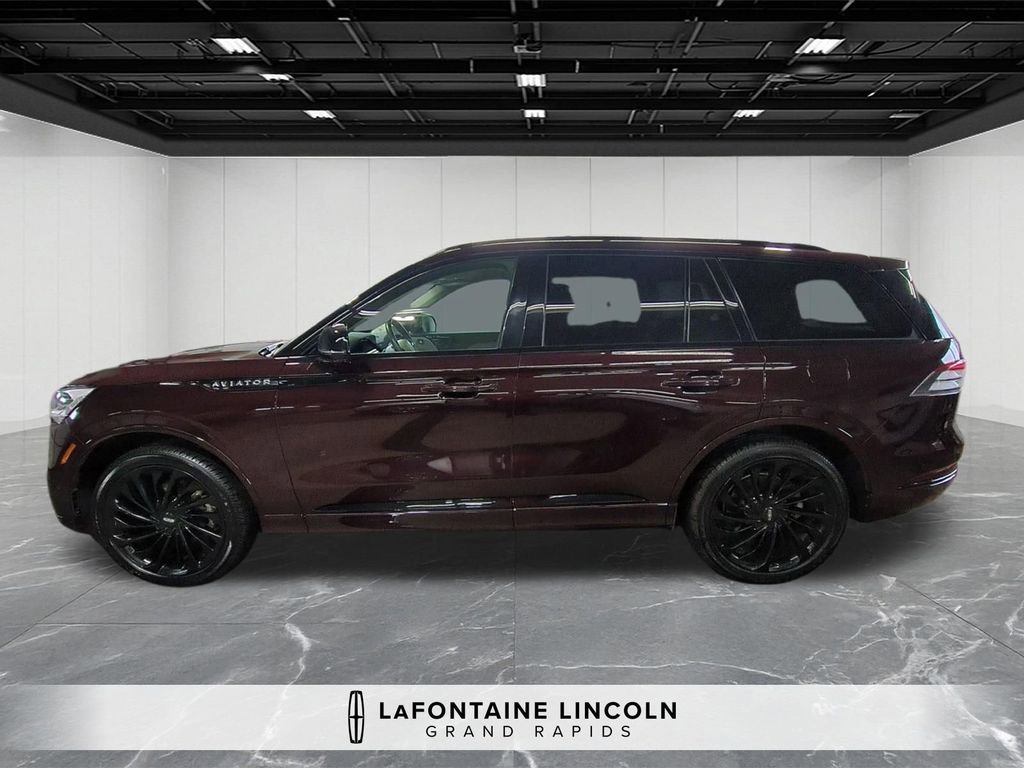 Certified 2023 Lincoln Aviator Reserve w/ Equipment Group 201A image 2