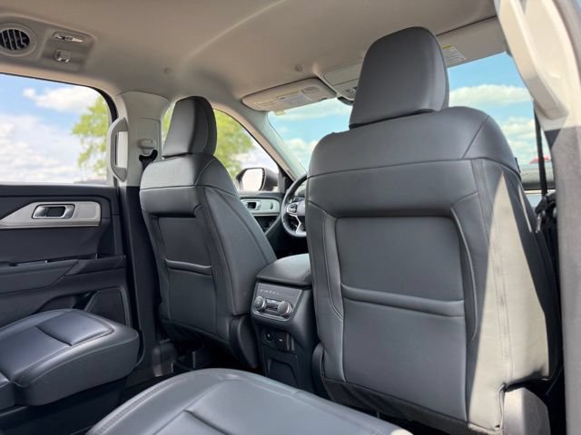 Used 2025 Ford Explorer Active w/ Active Comfort Package AWD/4WD image 17