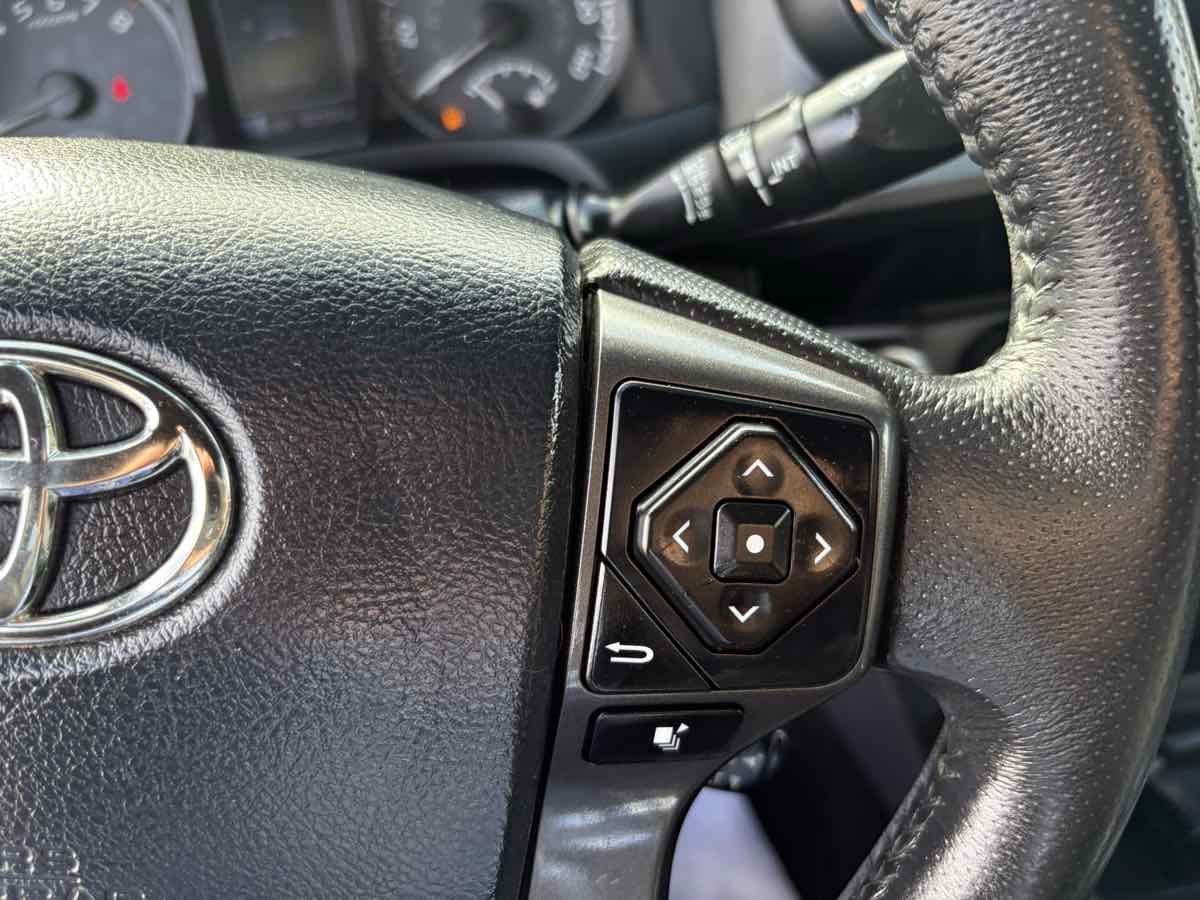 Used 2017 Toyota Tacoma TRD Sport image 27