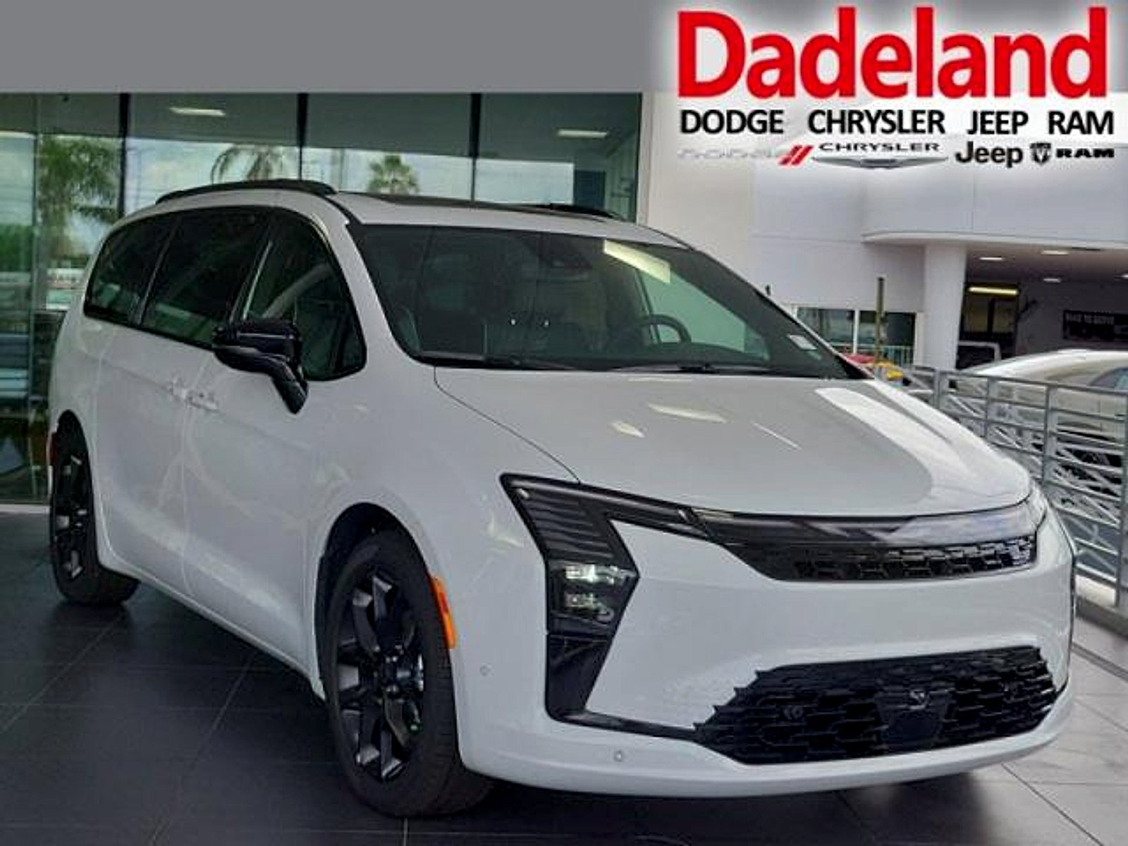 New 2027 Chrysler Pacifica Limited FWD image 1