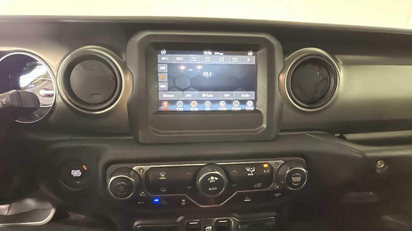 Used 2023 Jeep Wrangler Unlimited w/ Convenience Group AWD/4WD image 26