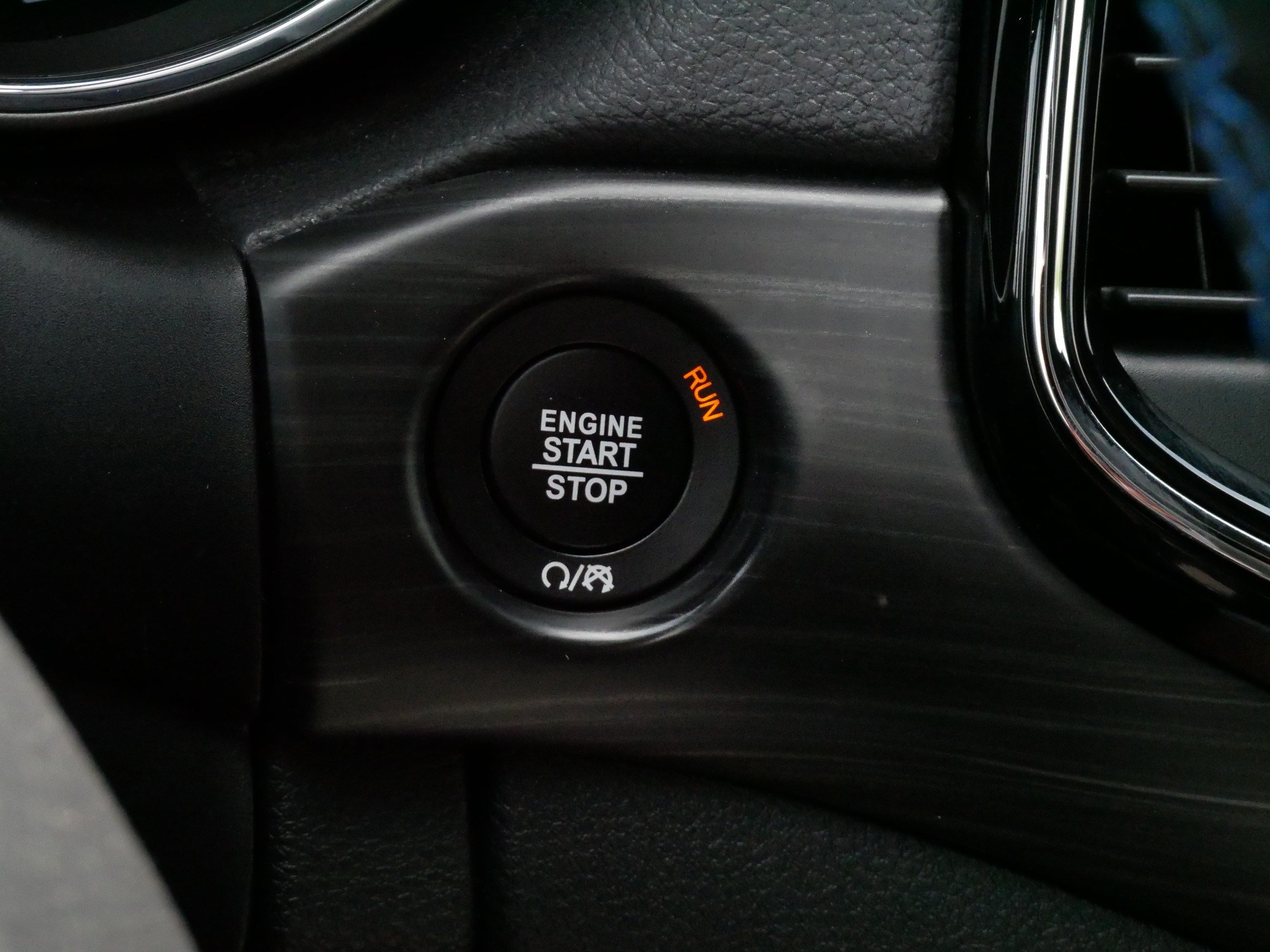 Used 2020 Jeep Grand Cherokee Laredo AWD/4WD image 27