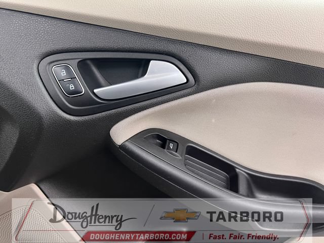 Used 2015 Ford Focus SE FWD image 32
