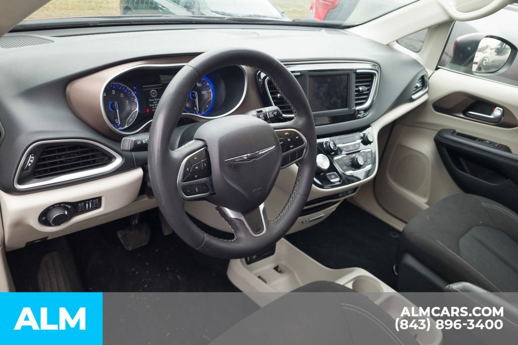 Used 2023 Chrysler Voyager LX image 22