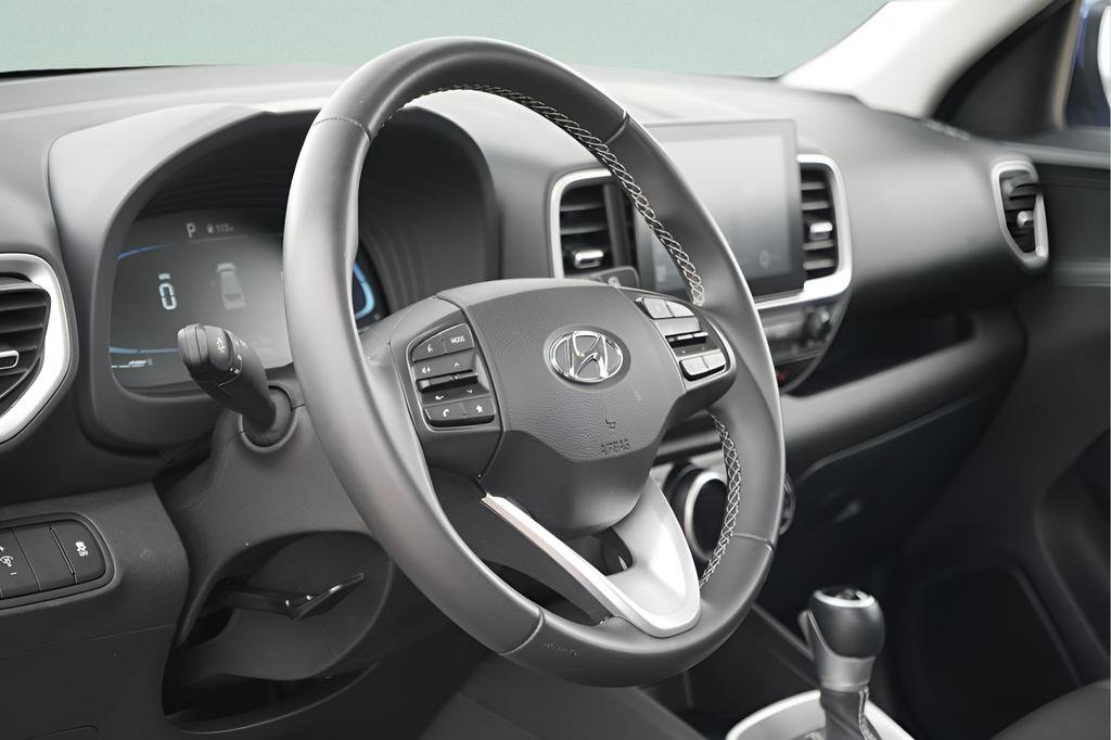 Certified 2025 Hyundai Venue SEL FWD image 23