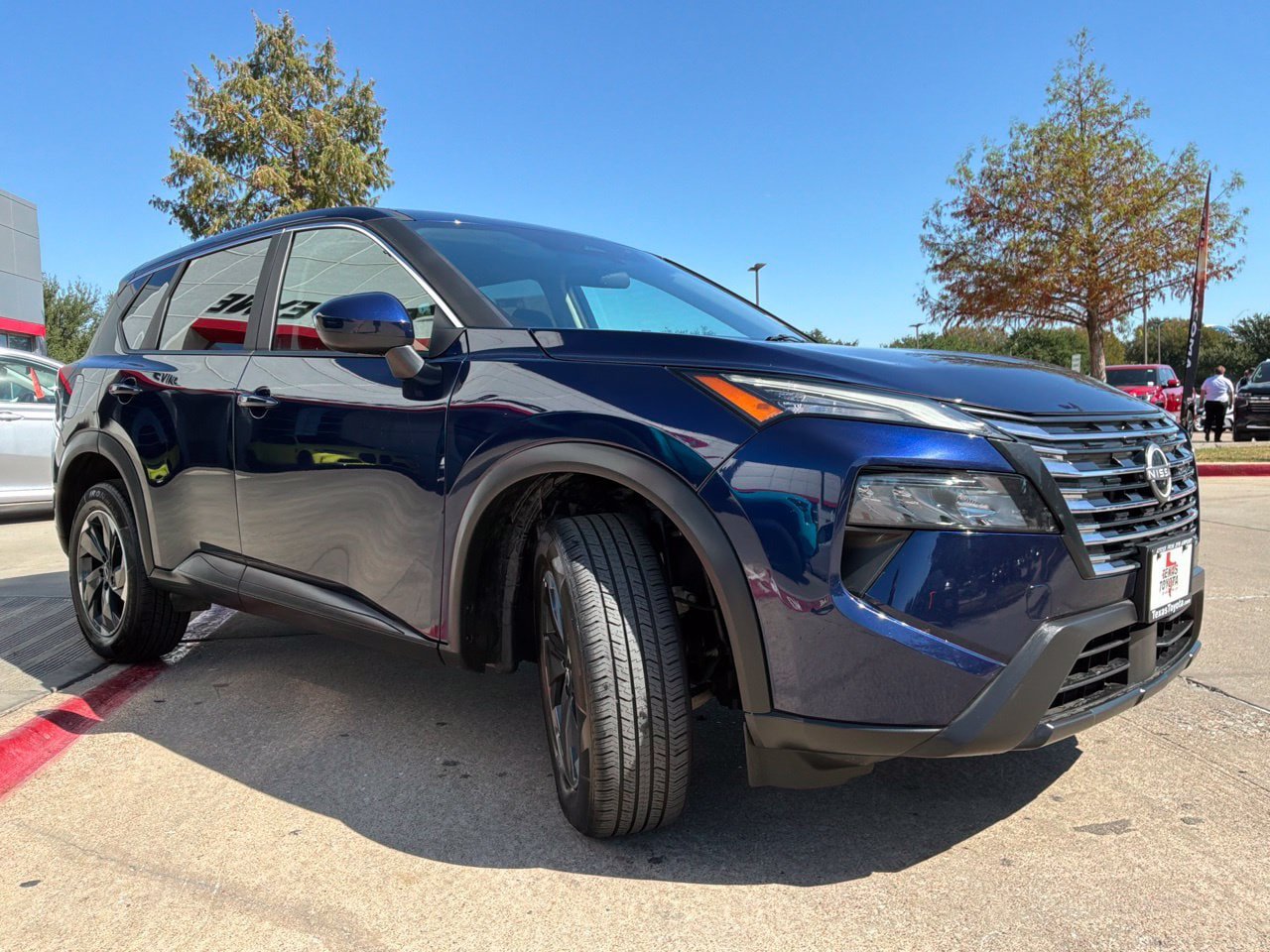 Used 2025 Nissan Rogue SV AWD/4WD image 4