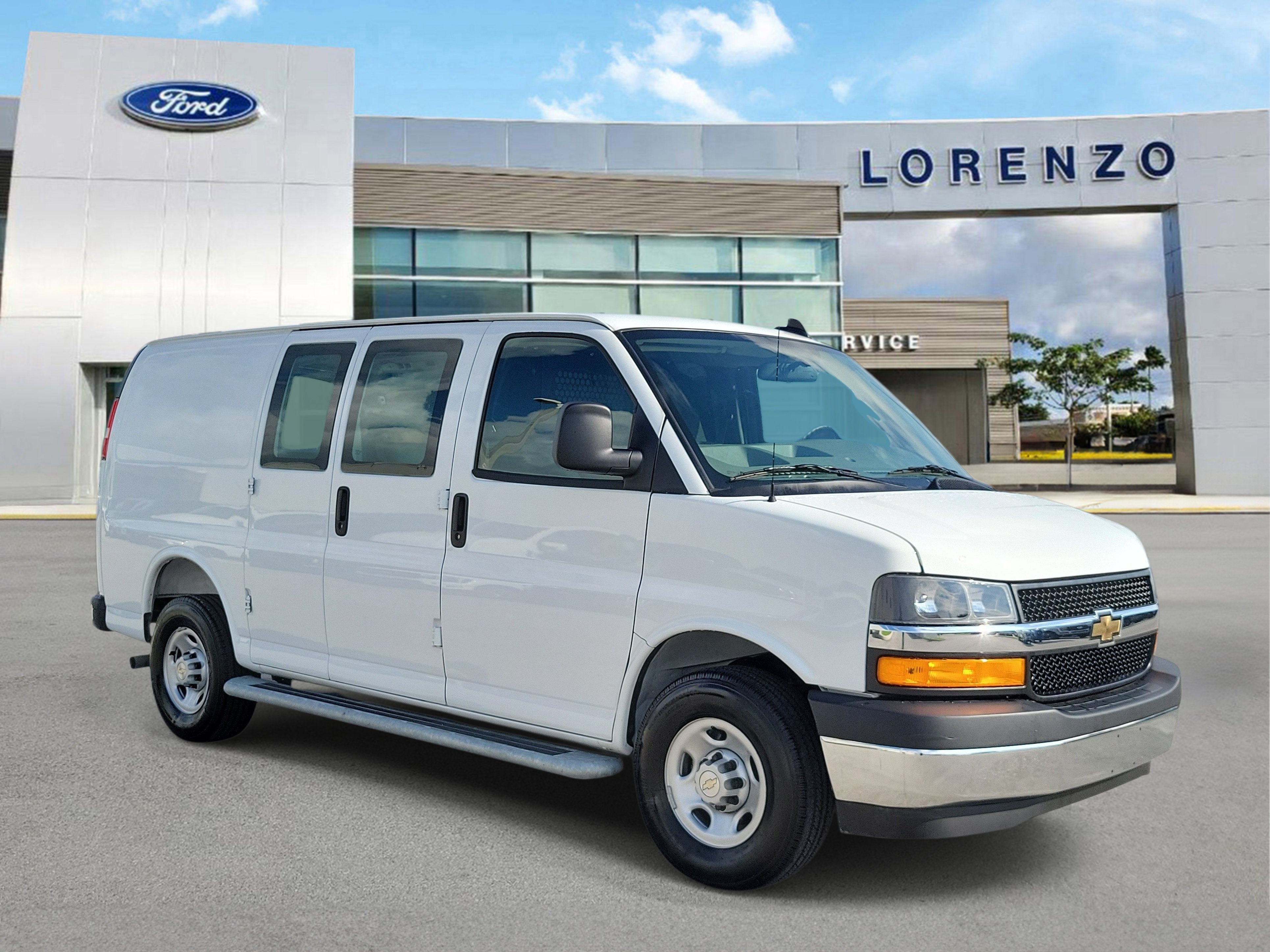 Used 2025 Chevrolet Express 2500 w/ Driver Convenience Package RWD image 3