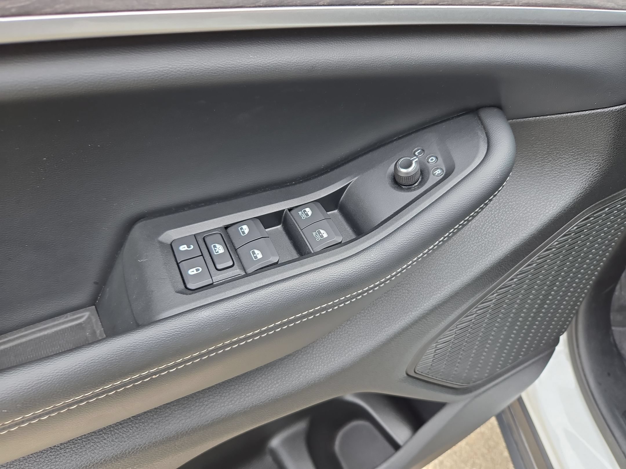 Used 2025 Jeep Grand Cherokee L Limited w/ Luxury Tech Group II RWD image 12