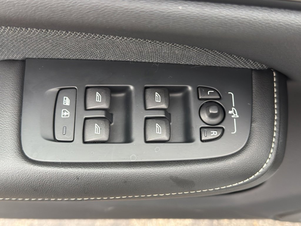 Used 2024 Volvo S60 B5 Plus w/ Climate Package image 13