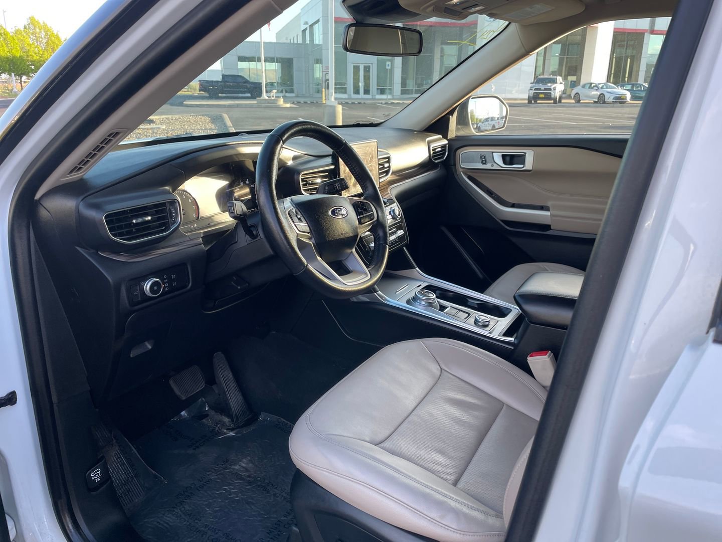 Used 2023 Ford Explorer Limited AWD/4WD image 10