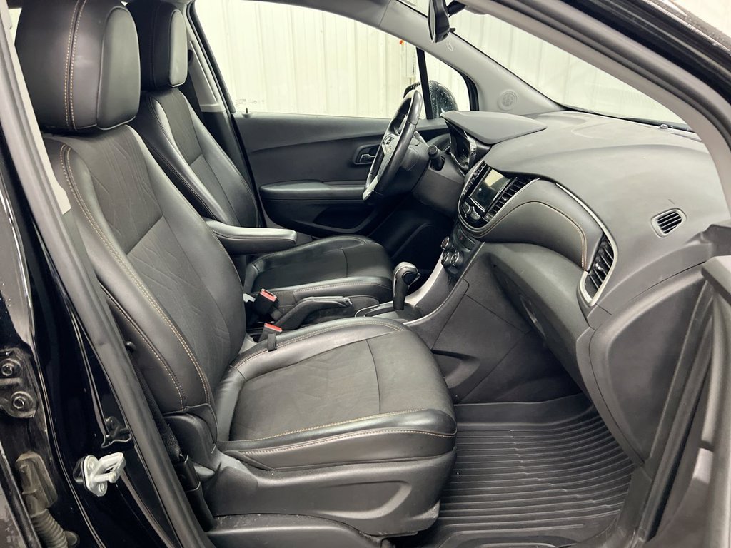 Used 2018 Chevrolet Trax LT w/ LT Convenience Package FWD image 21