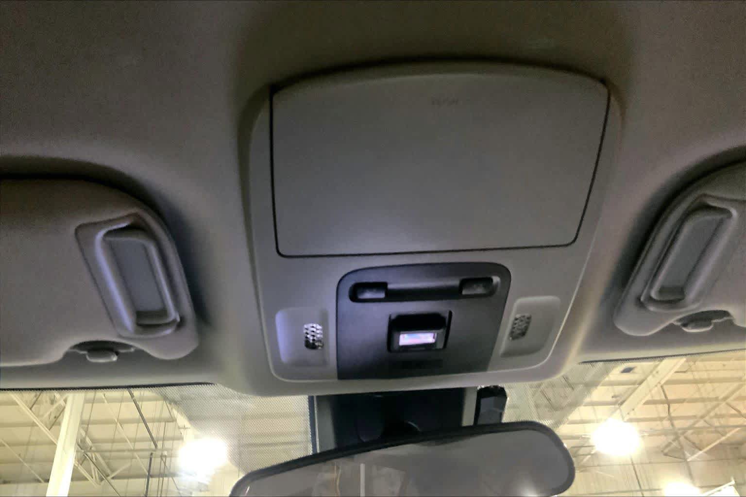 Used 2021 Toyota Camry SE w/ Cold Weather Package FWD image 34