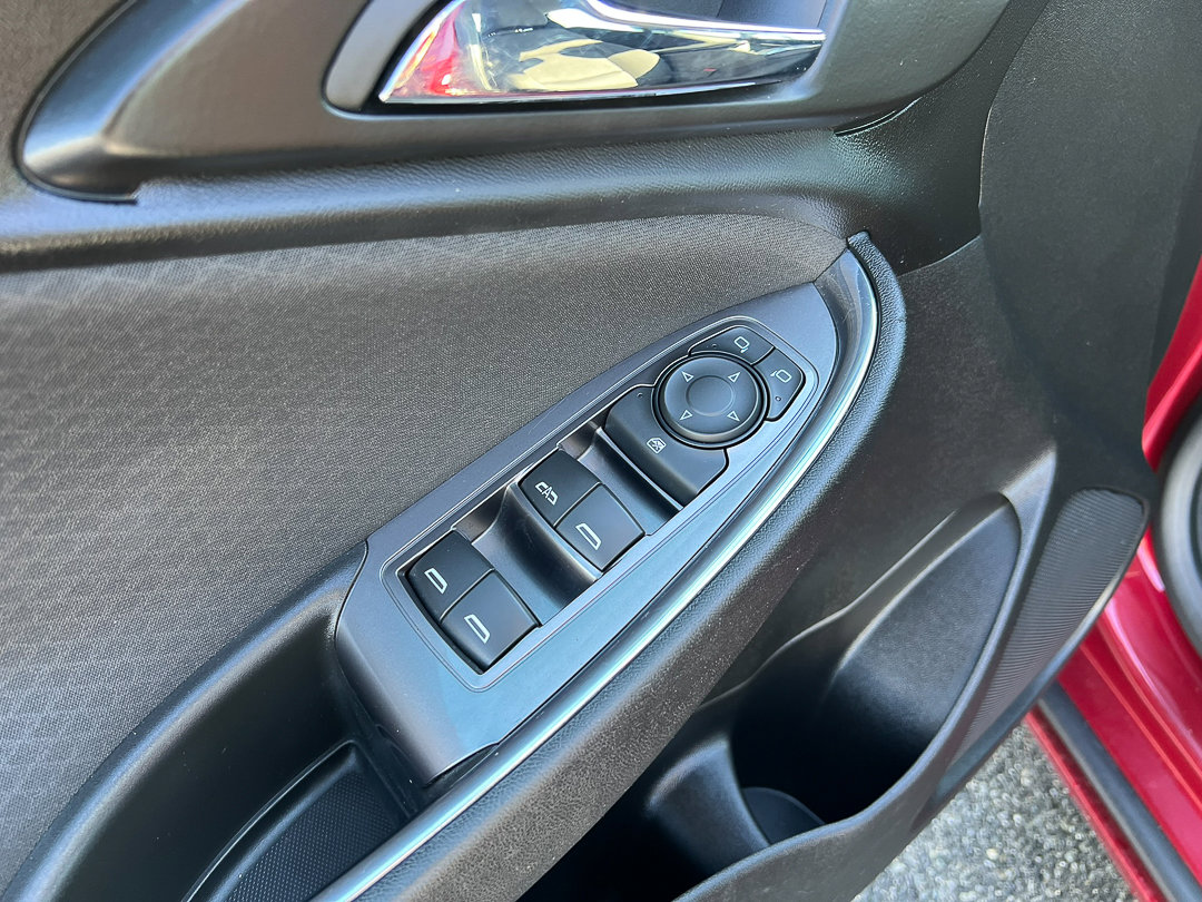 Used 2018 Chevrolet Malibu LT image 12