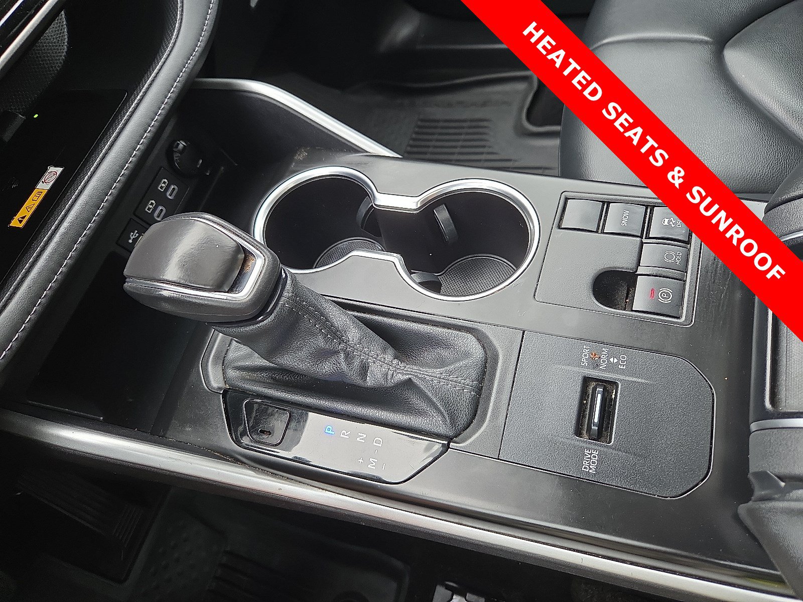 Used 2024 Toyota Highlander XLE FWD image 25