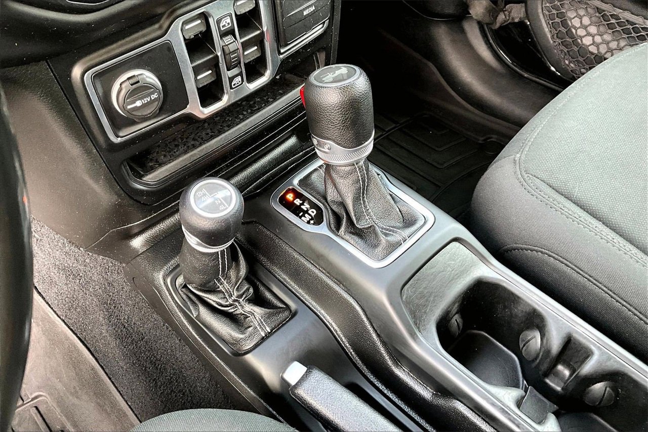 Certified 2020 Jeep Wrangler Unlimited Sahara image 28