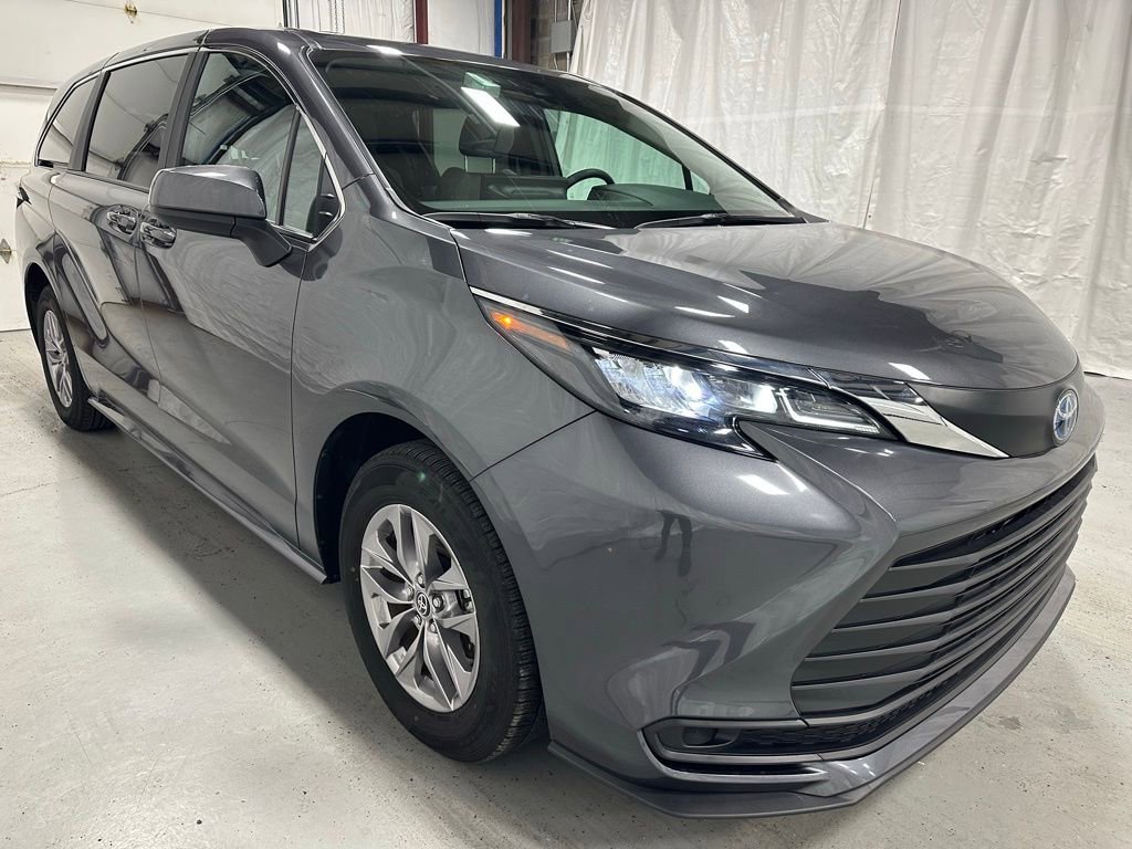 Used 2025 Toyota Sienna LE