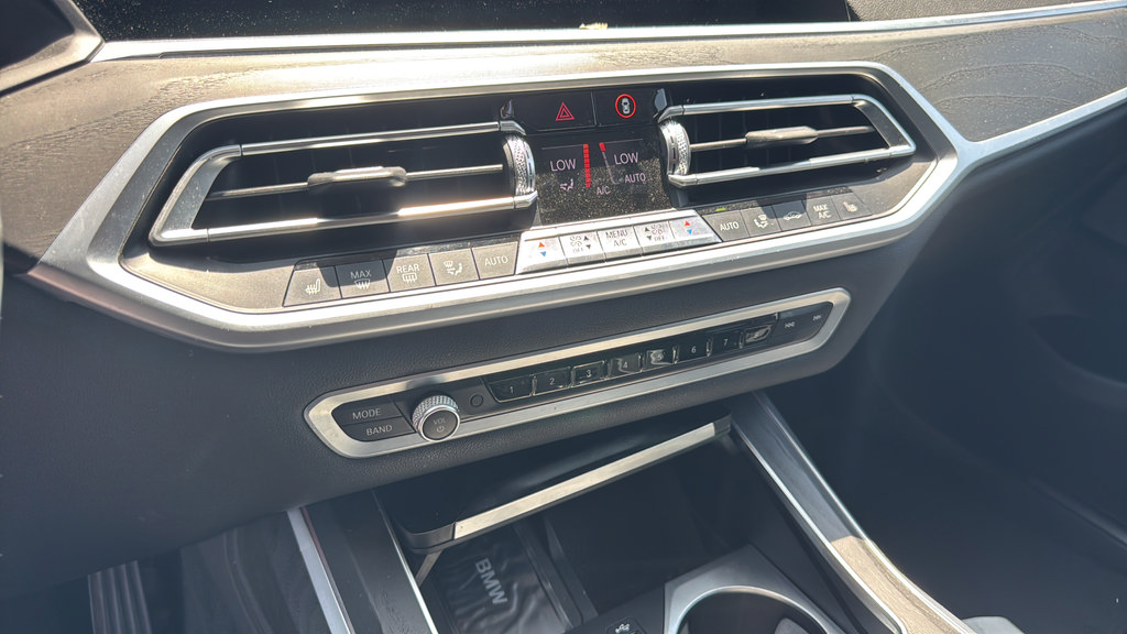 Used 2020 BMW X7 xDrive40i w/ Premium Package AWD/4WD image 28