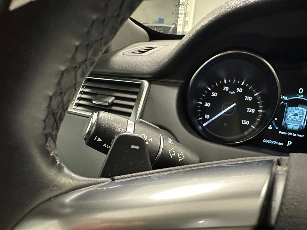 Used 2019 Land Rover Discovery Sport SE image 33