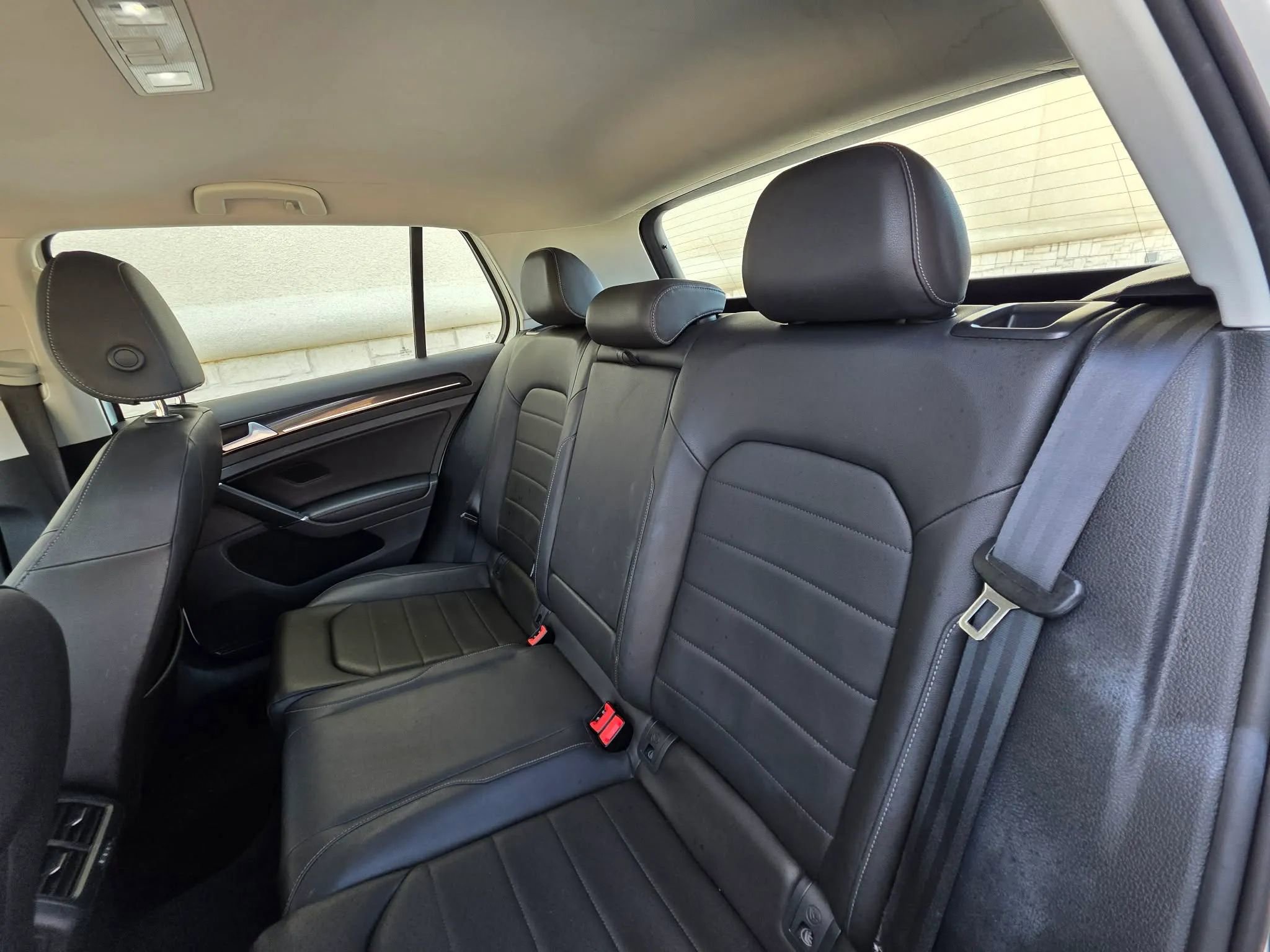 Used 2015 Volkswagen Golf S image 10