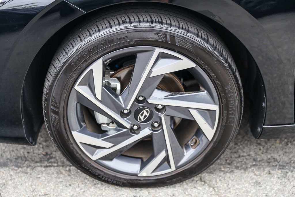 Certified 2024 Hyundai Elantra Limited FWD image 9