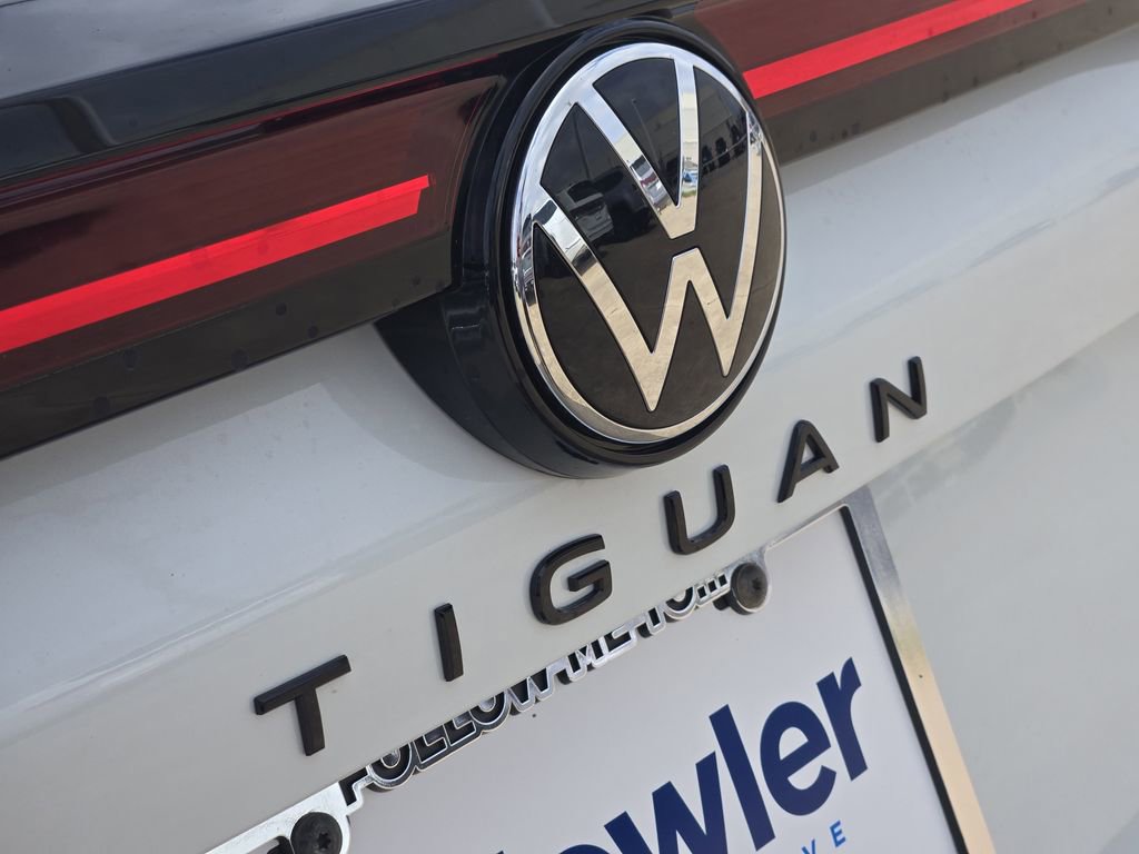 New 2026 Volkswagen Tiguan SE R-Line image 7