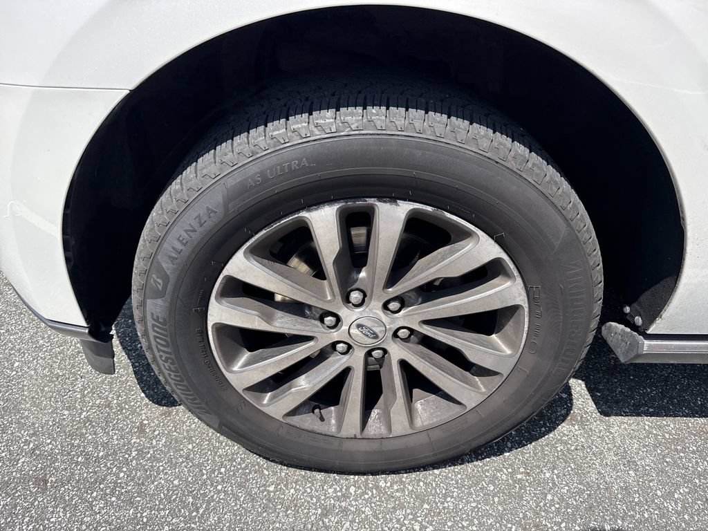Used 2018 Ford Expedition Limited w/ Equipment Group 301A RWD image 11