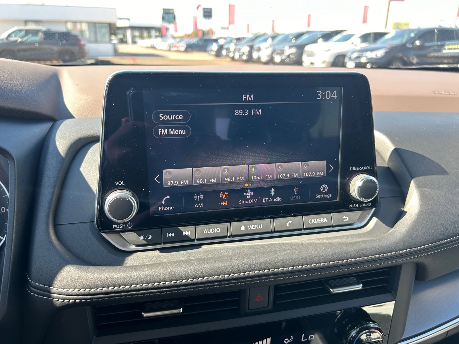 Used 2023 Nissan Rogue SV image 16