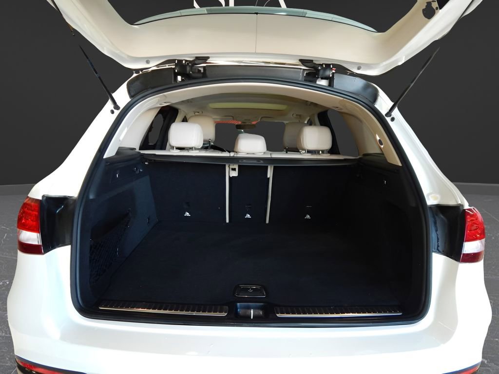 Used 2019 Mercedes-Benz GLC 300 4MATIC w/ Premium Package image 6