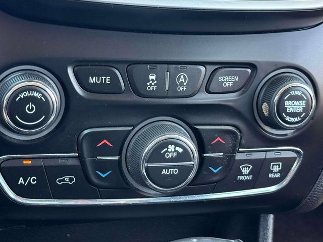 Used 2019 Jeep Cherokee Limited AWD/4WD image 30