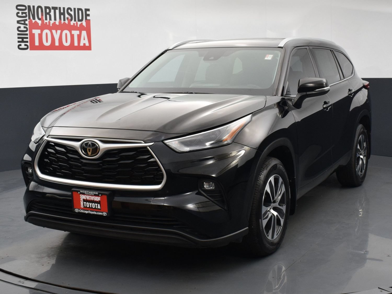 Used 2022 Toyota Highlander XLE AWD/4WD image 8