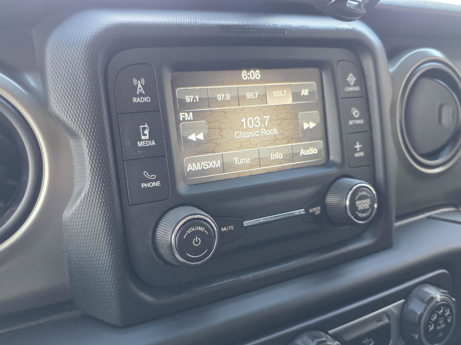 Used 2018 Jeep Wrangler Unlimited Sport image 22