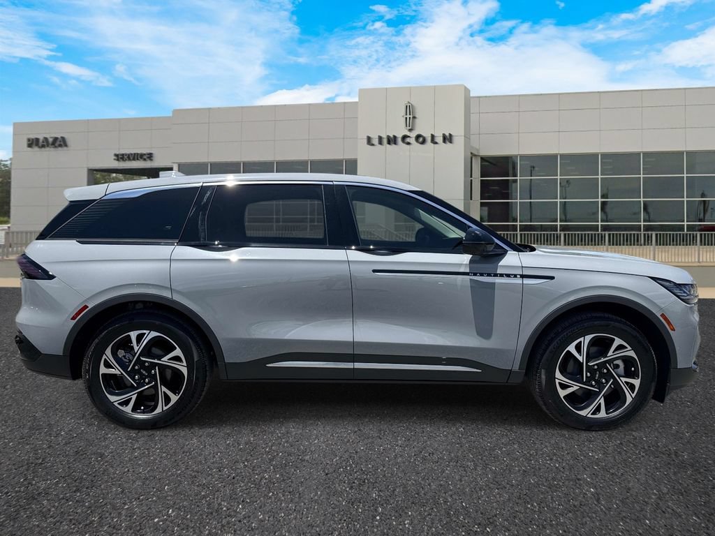 New 2026 Lincoln Nautilus Premier AWD/4WD image 3