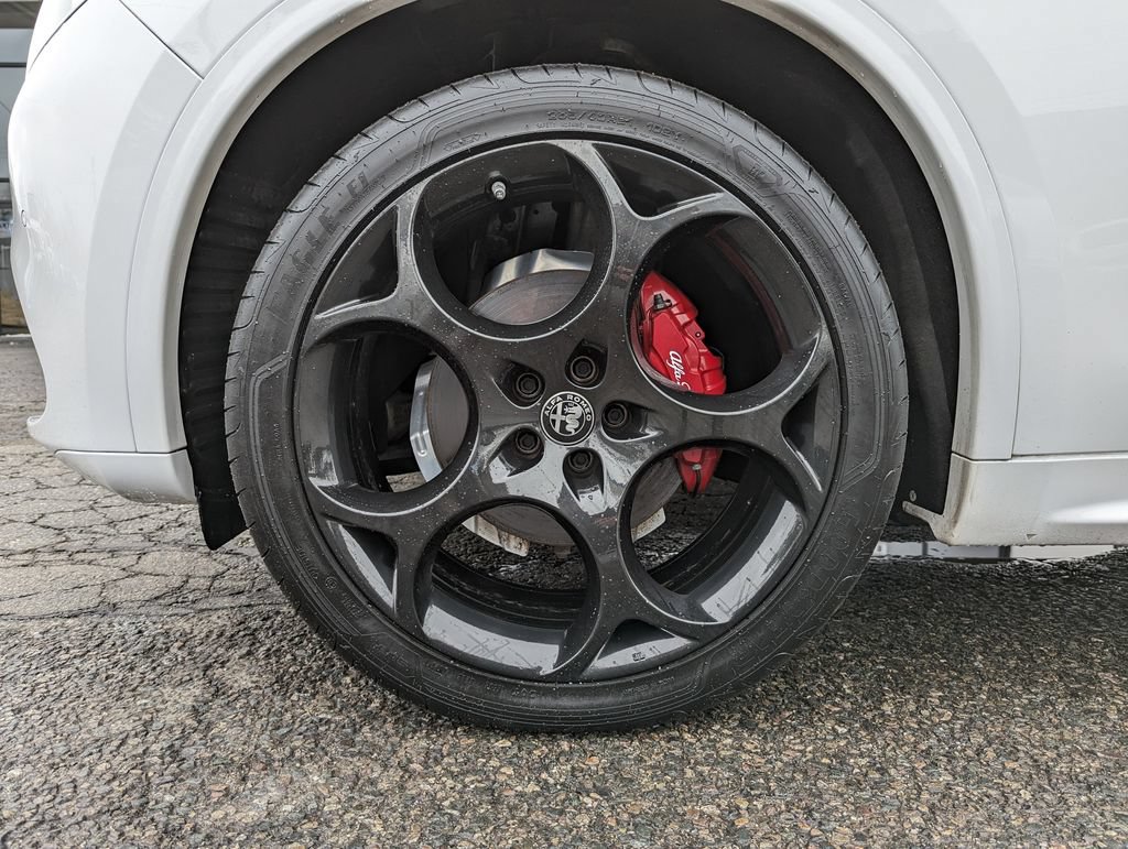 Used 2022 Alfa Romeo Stelvio Veloce AWD/4WD image 49