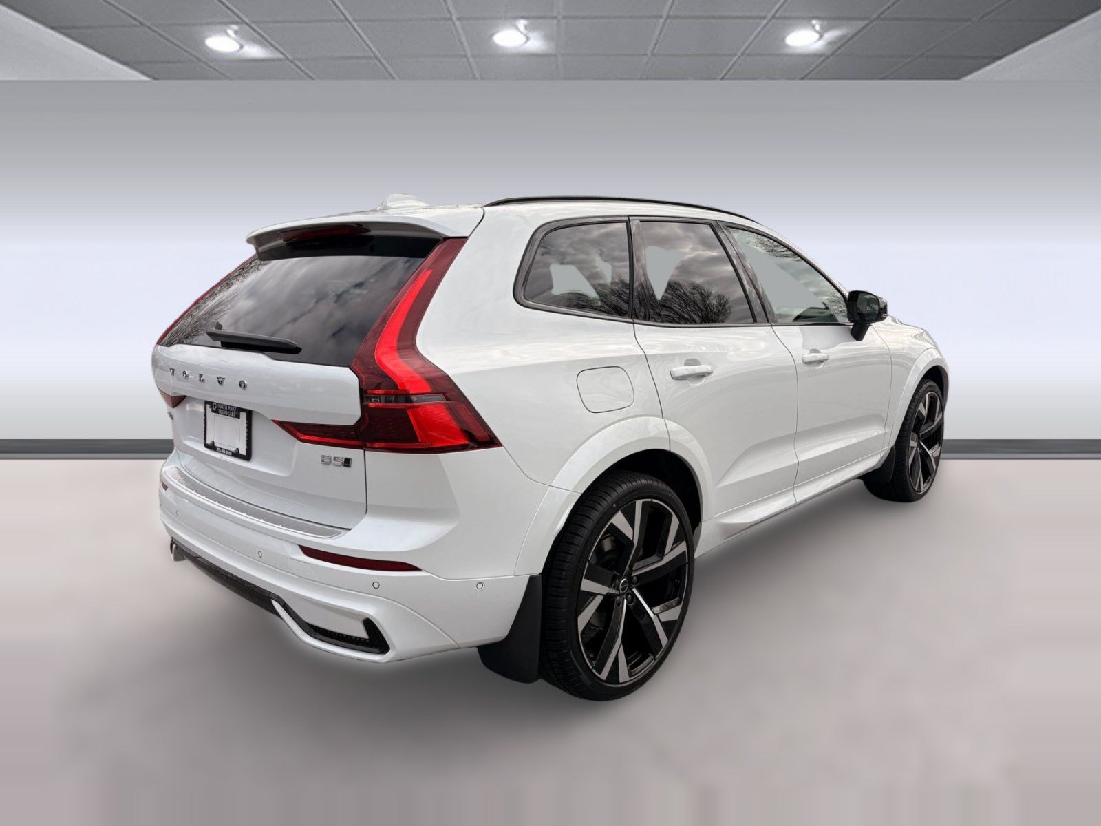 Certified 2026 Volvo XC60 B5 Ultra w/ Climate Package AWD/4WD image 9