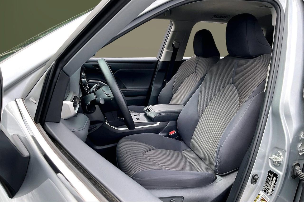 Used 2023 Toyota Highlander L image 20