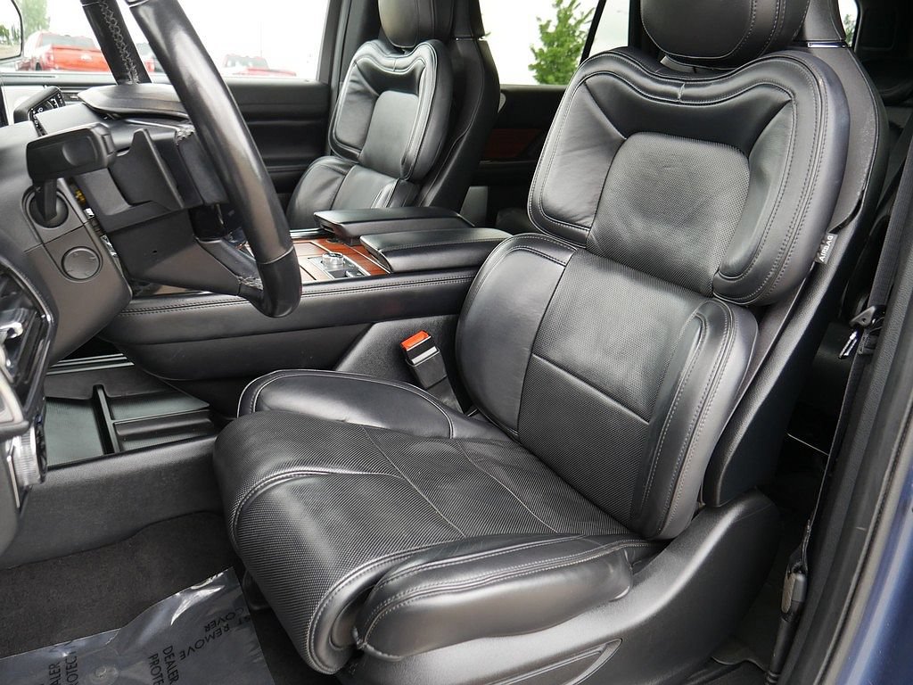 Used 2019 Lincoln Navigator Reserve AWD/4WD image 13