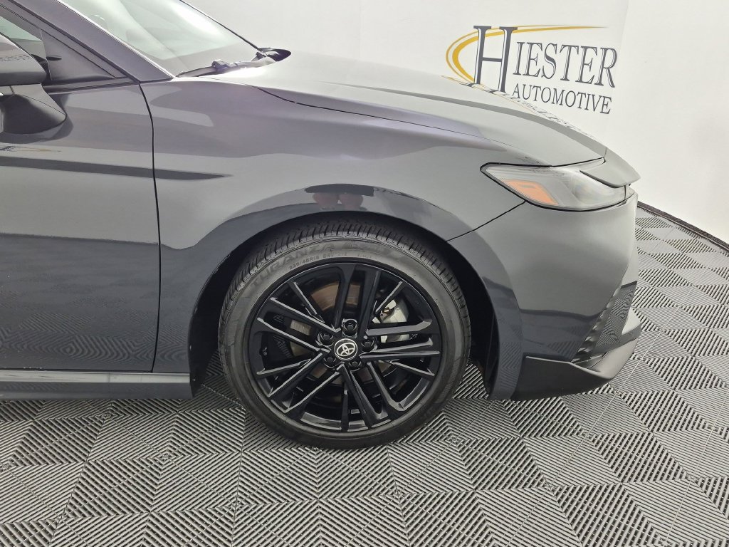 Used 2025 Toyota Camry SE FWD image 11