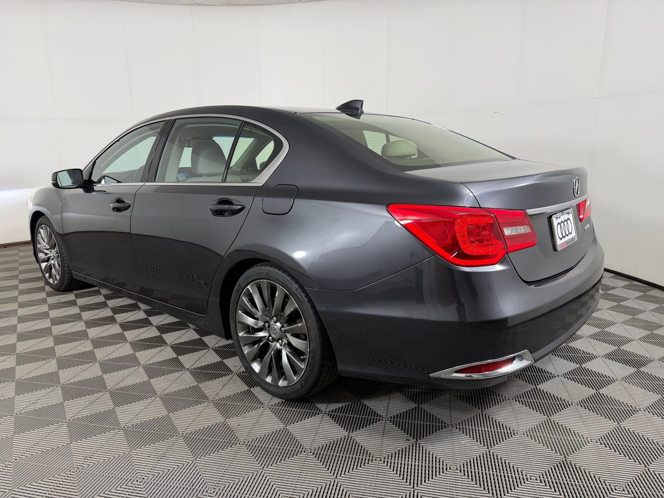 Used 2016 Acura RLX w/ Technology Package FWD image 3