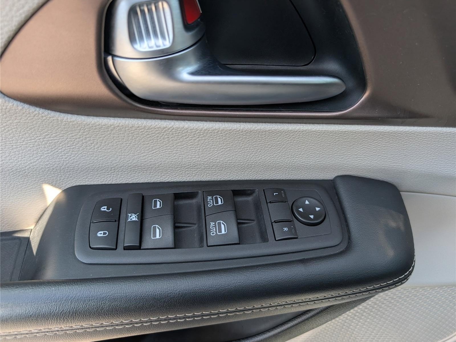 Used 2023 Chrysler Voyager LX FWD image 20